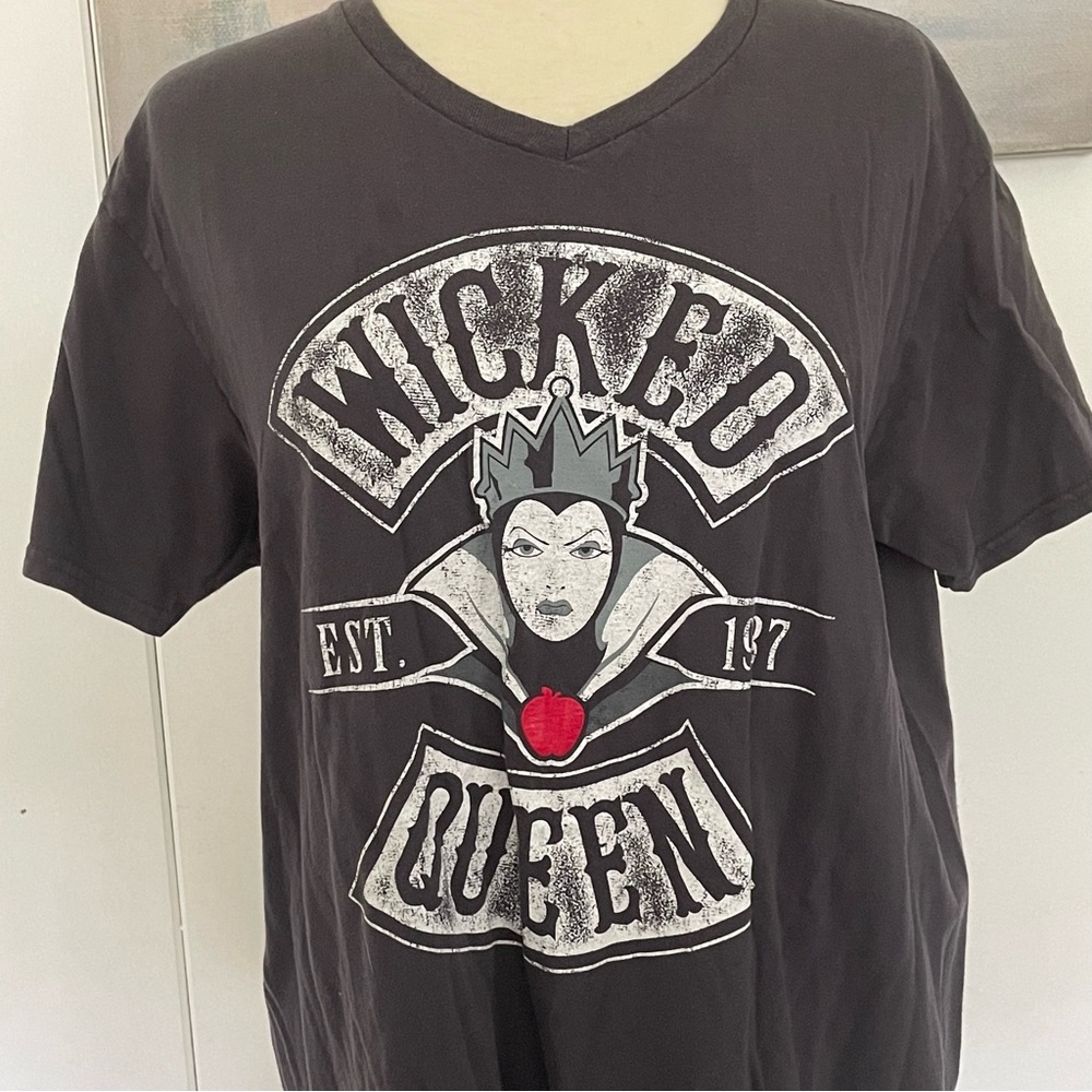 $10 SALE Dark Gray Hanes/Disney Graphic Tee Wicked Queen Shirt 100% Cotton